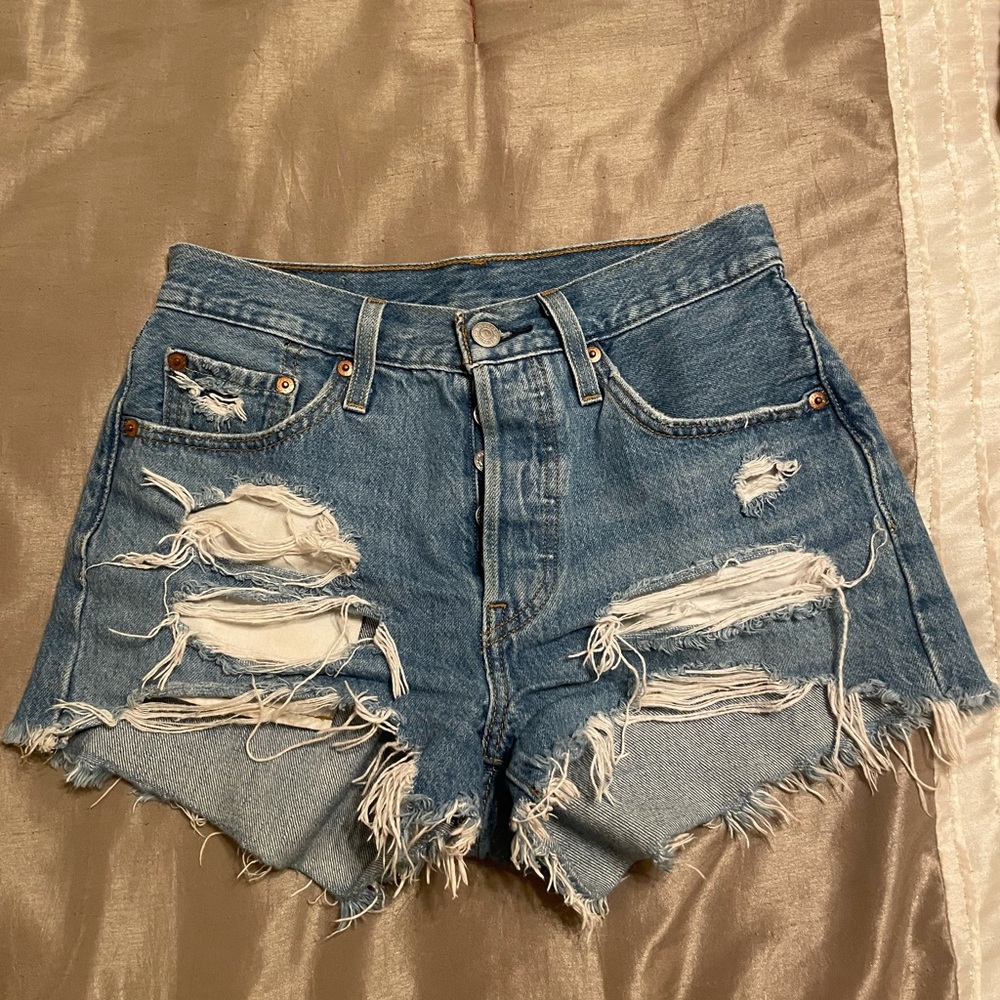 Levi’s 501’s size 25 in medium wash